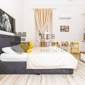 APARTMANI S POSLOVNIM PROSTOROM U STAROM GRADU - CIJENA NA UPIT