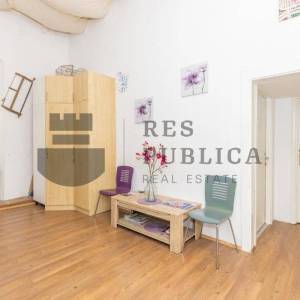 APARTMANI S POSLOVNIM PROSTOROM U STAROM GRADU - CIJENA NA UPIT