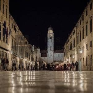 APARTMANI S POSLOVNIM PROSTOROM U STAROM GRADU - CIJENA NA UPIT