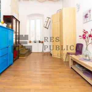 APARTMANI S POSLOVNIM PROSTOROM U STAROM GRADU - CIJENA NA UPIT