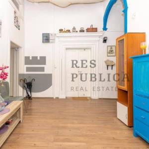 APARTMANI S POSLOVNIM PROSTOROM U STAROM GRADU - CIJENA NA UPIT