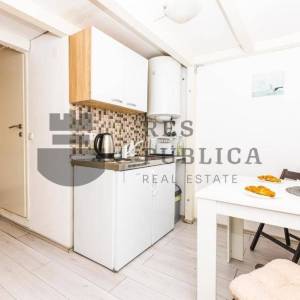 APARTMANI S POSLOVNIM PROSTOROM U STAROM GRADU - CIJENA NA UPIT