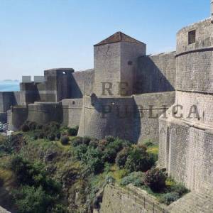 APARTMANI S POSLOVNIM PROSTOROM U STAROM GRADU - CIJENA NA UPIT