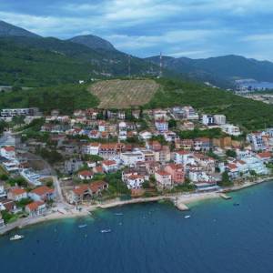 APARTMANSKA KUĆA U KOMARNI