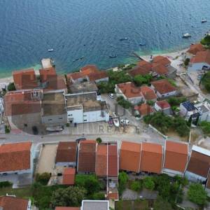 APARTMANSKA KUĆA U KOMARNI