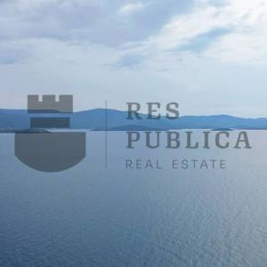 APARTMANSKA KUĆA U KOMARNI