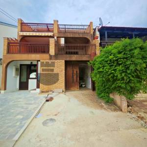 APARTMANSKA KUĆA U KOMARNI