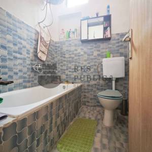 APARTMANSKA KUĆA U KOMARNI