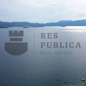 APARTMANSKA KUĆA U KOMARNI