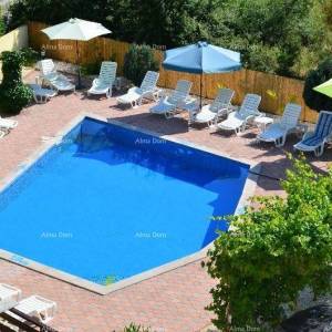 Apartmanski objekt s bazenom na odličnoj lokaciji, s pogledom na more u Medulinu