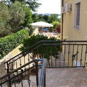 Apartmanski objekt s bazenom na odličnoj lokaciji, s pogledom na more u Medulinu