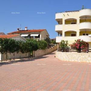 Apartmanski objekt s bazenom na odličnoj lokaciji, s pogledom na more u Medulinu