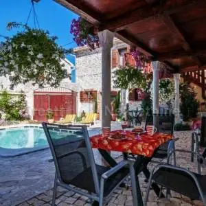 ARBANASI - Hacijenda u nizu s bazenom