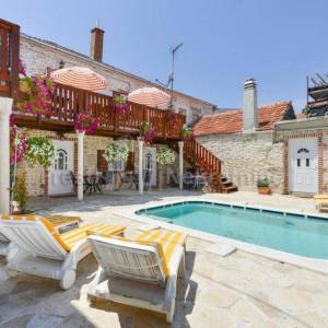 ARBANASI - Hacijenda u nizu s bazenom