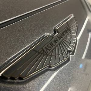 Aston Martin DBX AM8 550PS