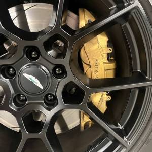 Aston Martin DBX AM8 550PS