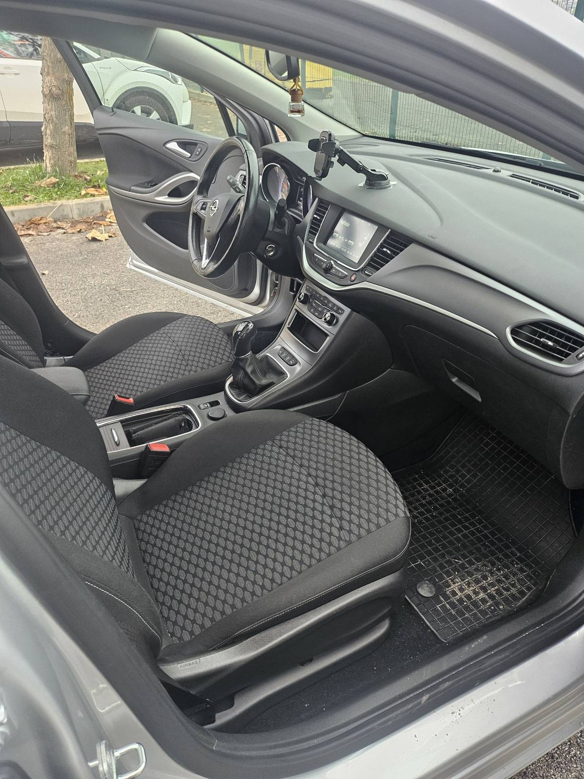 astra karavan 1.6 cdti servis zimske nove gume