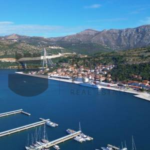 ATRAKTIVNO ZEMLJIŠTE IZNAD LOZICE