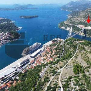 ATRAKTIVNO ZEMLJIŠTE IZNAD LOZICE