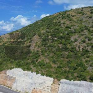 ATRAKTIVNO ZEMLJIŠTE IZNAD LOZICE