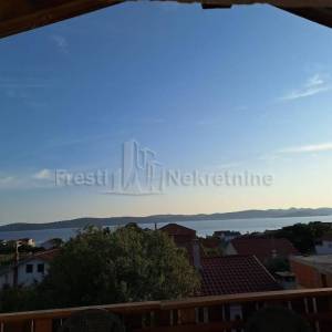 BIBINJE-DVOKATNICA 389 m2, 4 APARTMANA, OTVOREN POGLED NA MORE!