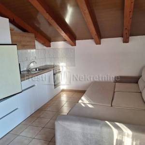 BIBINJE-DVOKATNICA 389 m2, 4 APARTMANA, OTVOREN POGLED NA MORE!