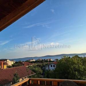 BIBINJE-DVOKATNICA 389 m2, 4 APARTMANA, OTVOREN POGLED NA MORE!