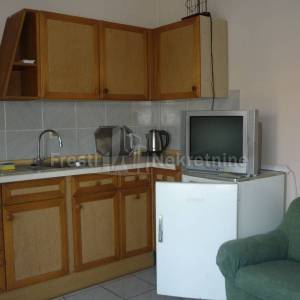 BIBINJE-DVOKATNICA 389 m2, 4 APARTMANA, OTVOREN POGLED NA MORE!