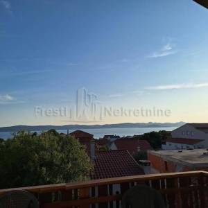 BIBINJE-DVOKATNICA 389 m2, 4 APARTMANA, OTVOREN POGLED NA MORE!