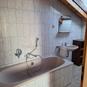 BIBINJE-DVOKATNICA 389 m2, 4 APARTMANA, OTVOREN POGLED NA MORE!