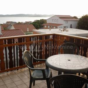 BIBINJE-DVOKATNICA 389 m2, 4 APARTMANA, OTVOREN POGLED NA MORE!