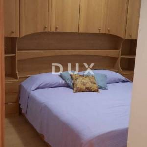 BIOGRAD NA MORU - predivan stan sa vrtom