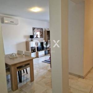 BIOGRAD NA MORU - predivan stan sa vrtom