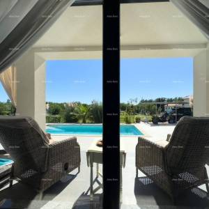 Blizina Barbana. Ekskluzivna ponuda, samo u našoj aganciji! Dvije, nove dvojne kuće, idealno jedna za življenje a druga za rent...