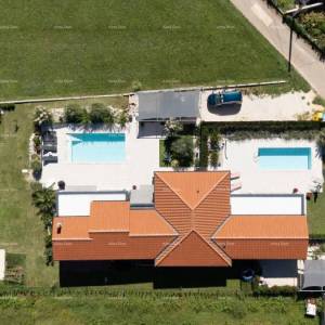 Blizina Barbana. Ekskluzivna ponuda, samo u našoj aganciji! Dvije, nove dvojne kuće, idealno jedna za življenje a druga za rent...