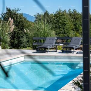 Blizina Barbana. Ekskluzivna ponuda, samo u našoj aganciji! Dvije, nove dvojne kuće, idealno jedna za življenje a druga za rent...