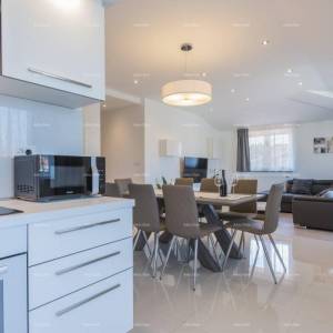 Blizina Medulinskih hotela, namješten i odmah useljiv apartman.