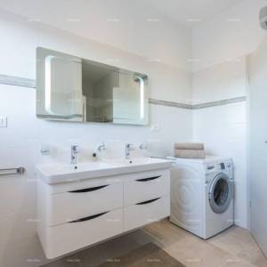 Blizina Medulinskih hotela, namješten i odmah useljiv apartman.