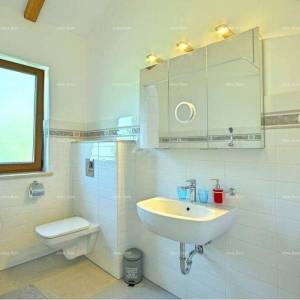 Blizina Novigrada, nova kuća sa bazenom.