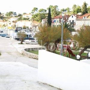 Brač, Bobovišća kuća prizemlje i roh bau potkrovlje 204 m2