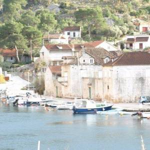 Brač, Bobovišća kuća prizemlje i roh bau potkrovlje 204 m2