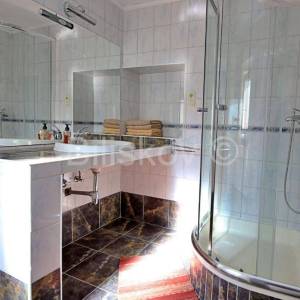 Brač, Bobovišća prodaja dvojna kamena kuća