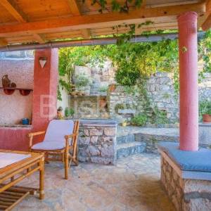 Brač, Bobovišća prodaja dvojna kamena kuća