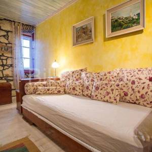 Brač, Bobovišća prodaja dvojna kamena kuća