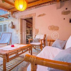 Brač, Bobovišća prodaja dvojna kamena kuća