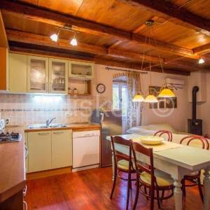 Brač, Bobovišća prodaja dvojna kamena kuća