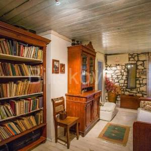 Brač, Bobovišća prodaja dvojna kamena kuća