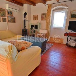 Brač, Bobovišća prodaja dvojna kamena kuća