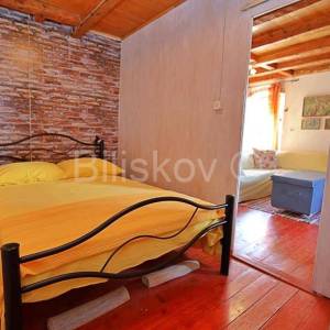 Brač, Bobovišća prodaja dvojna kamena kuća