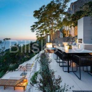 Brač, Bol, prodaja renovirana kamena kuća, 9 apartmana